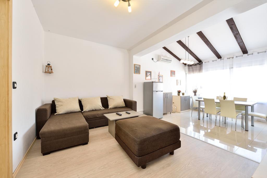 Apartments Nika & Karla บาร์บินเย ภายนอก รูปภาพ