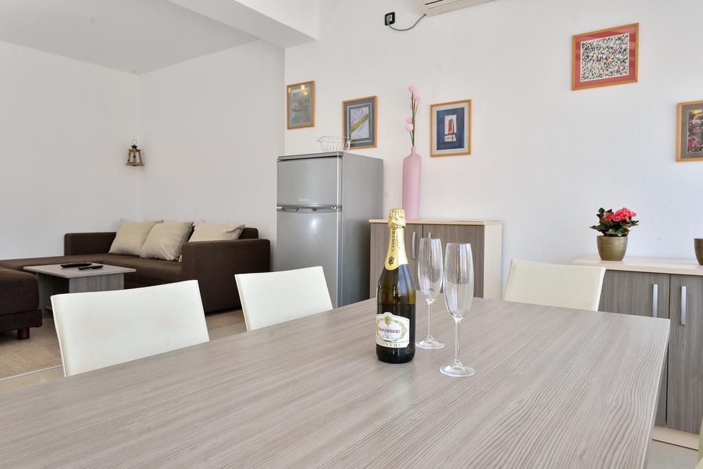 Apartments Nika & Karla บาร์บินเย ภายนอก รูปภาพ